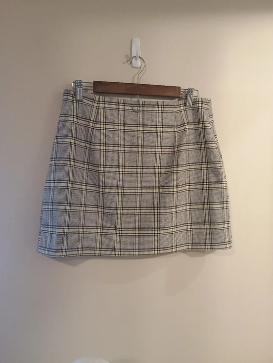 Y2k 90s Style Divided H&M Plaid Double-Breasted Mini Skirt in Black and White - Picture 3 of 8